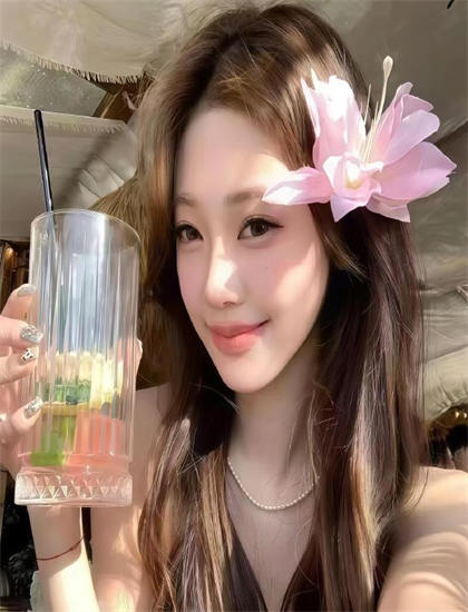 《又怎么了我的大老板》色彩运用解析：色调选择与情绪表达分析，双语字幕